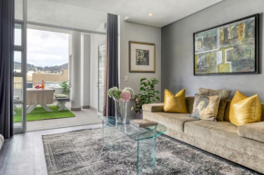 Backup-Powered Classic Luxury Apartment
